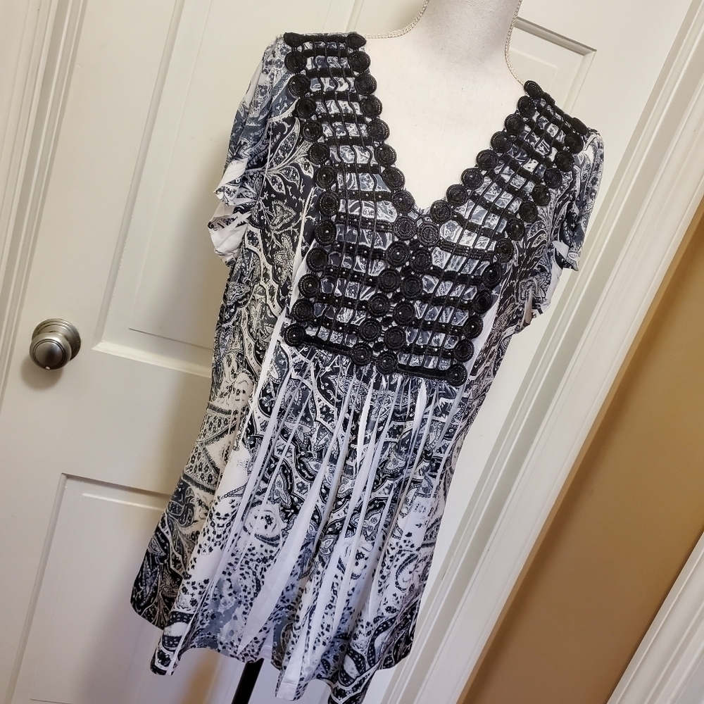 Apt 9 black/white ssleeve blouse - 0X